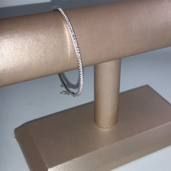 1ct White Gold Bangle - Picture 2 of 14